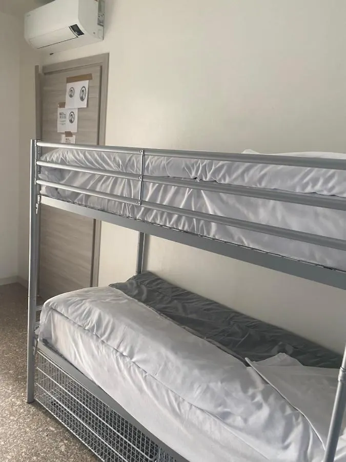 Hostel Mrhostel Milano Italy